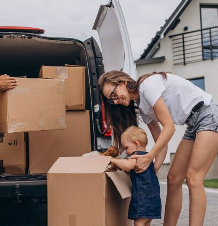 Organizacja przeprowadzki? 10 sprawdzonych trików, które uratują Twój spokój