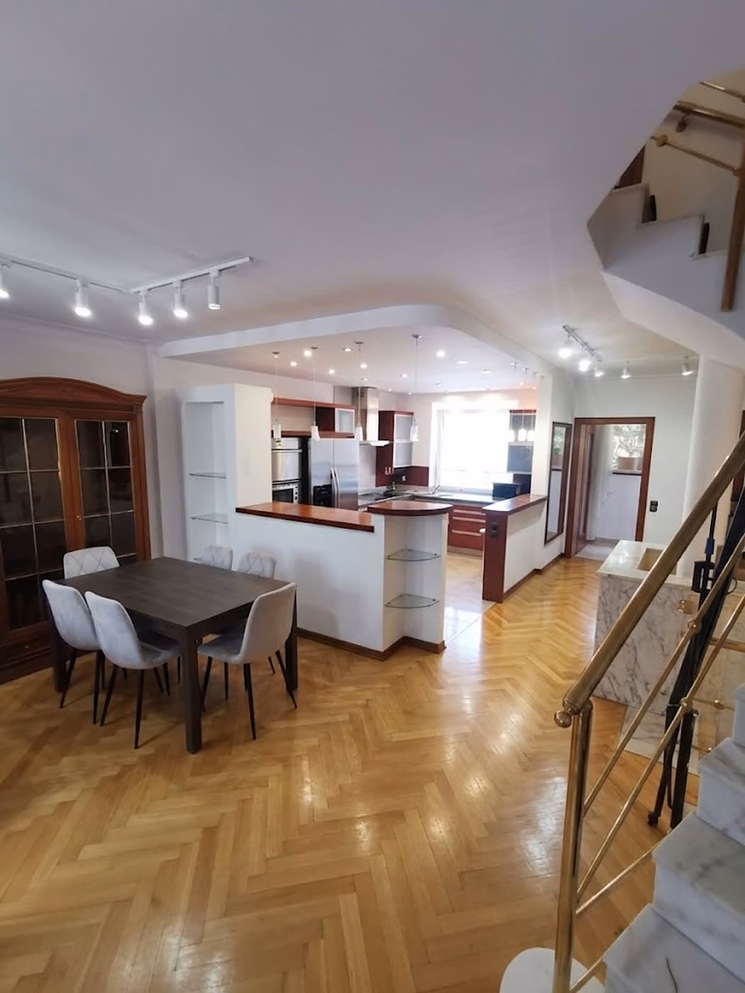 Eethoek bij de keuken na het inpakken - verhuizingen Wrocław 4RELO