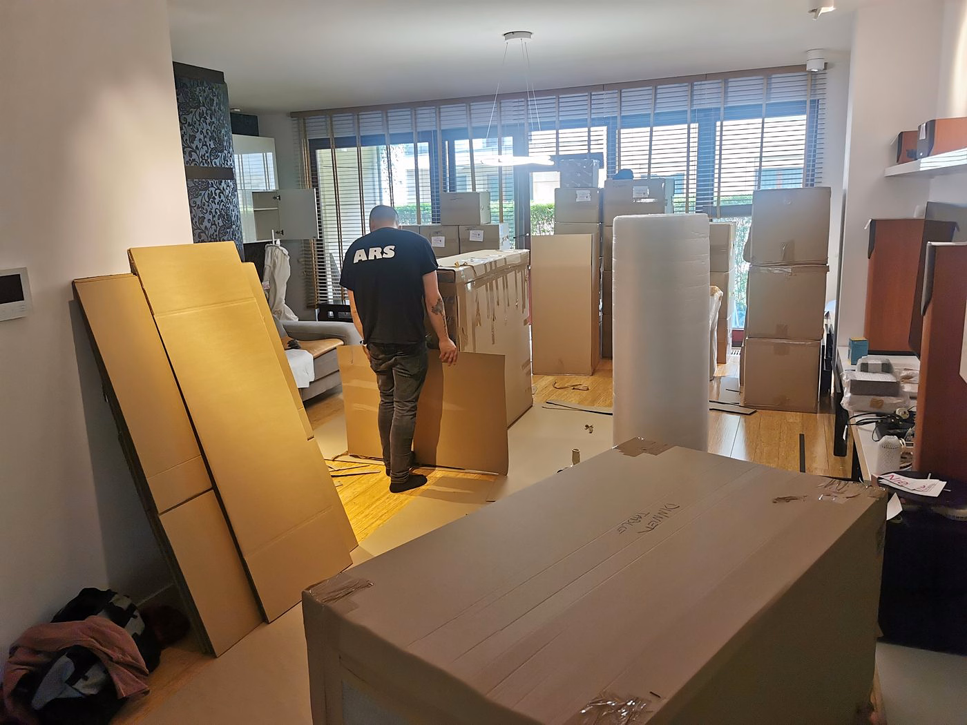 Woonkamer (tweede opname) tijdens het inpakken - verhuizingen Wrocław 4RELO