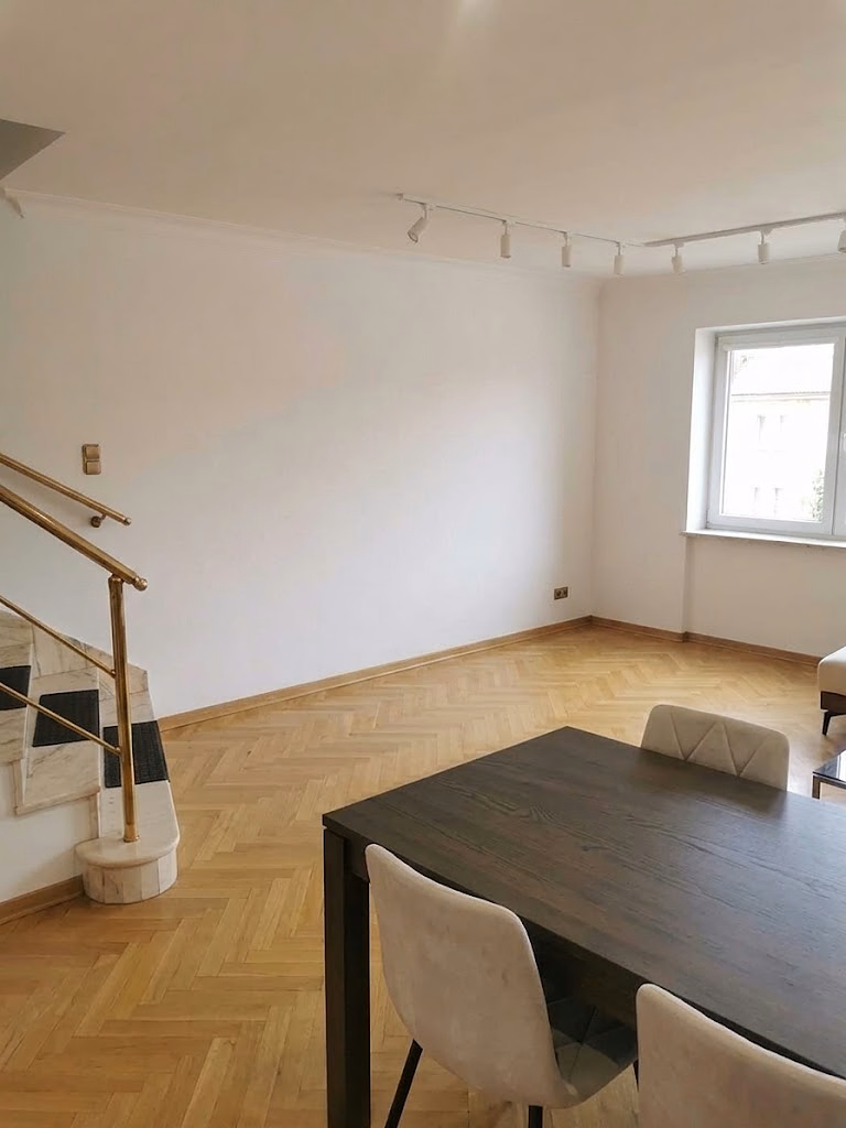 Woonkamer met tv na het inpakken - verhuizingen Wrocław 4RELO